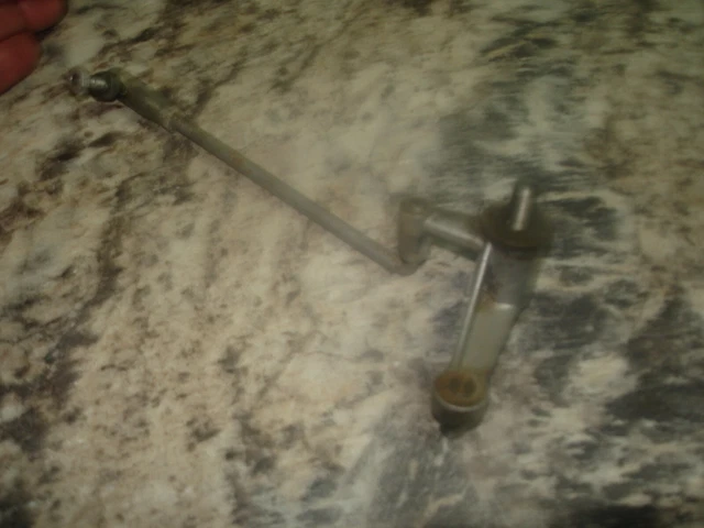 Evinrude zephyr 5.4hp throttle link       outboard  boat motor part bin 4012