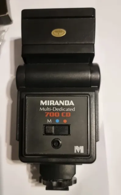 Flash de montaje de zapato Miranda 700 CD con accesorios.