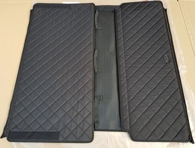 Land Rover Discovery 2, 3, 4, Sport – Mesh Dog Guard & Quilted Boot Liner By ELITE CAMPERS