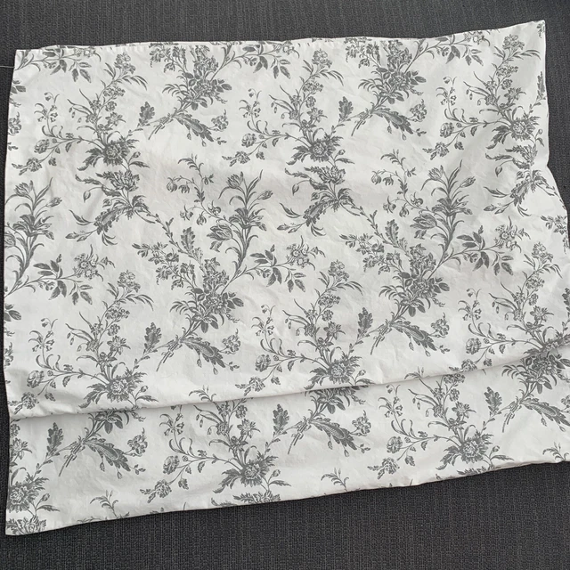 IKEA Alvine Kvist Standard Pillow Shams Grey White Toile Floral Buttons Set 2 IKEA Alvine Kvist Standard Pillow Shams Grey White Toile Floral Buttons Set 2