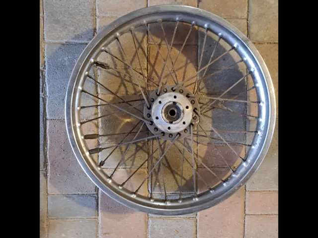 Suzuki GT750 Vorderrad front wheel