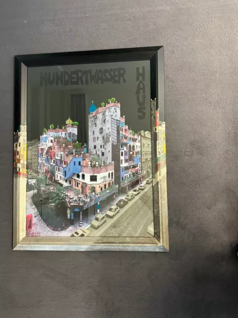 Hundertwasser Bild Haus in Wien mit bemalten Rahmen