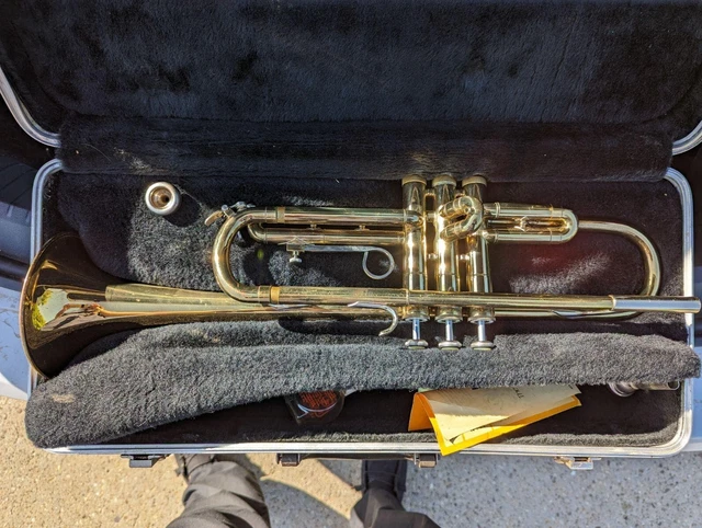 Selmer Bundy  TRUMPET with case and mouthpiece.