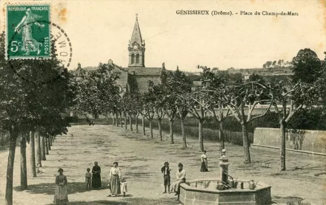 CPA 26 GENISSIEUX PLACE DU CHAMP DE MARS (cpa animée)