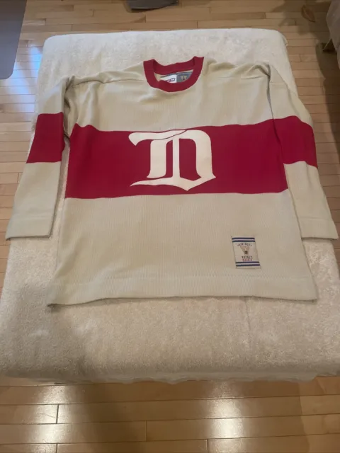 CCM HERITAGE EDITION MADE IN CANADA DETROIT RED WINGS HOCKEY SWEATER SIZE  XL