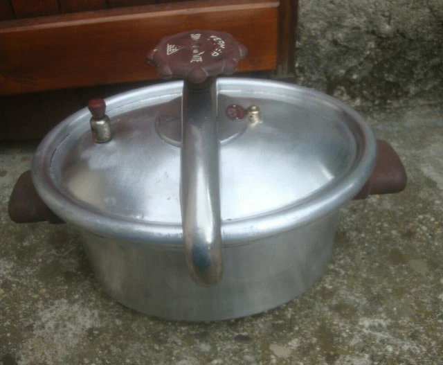 COCOTTE MINUTE SEB ovale 6 litres - vintage occasion EUR 51,00 - FR COCOTTE MINUTE SEB ovale 6 litres - vintage occasion EUR 51,00 - FR