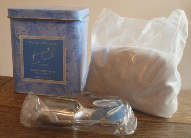 VINTAGE WOODS OF Windsor Forget Me Not Dusting Powder & Soap (297