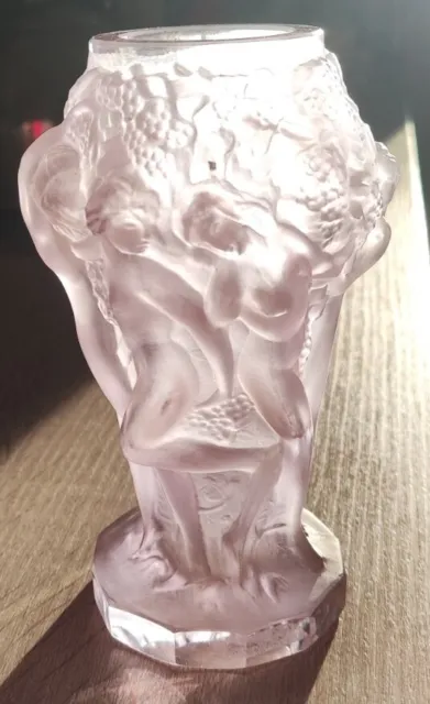 Petit vase art nouveau ronde de bacchantes et pampres de vignes Nu Féminin