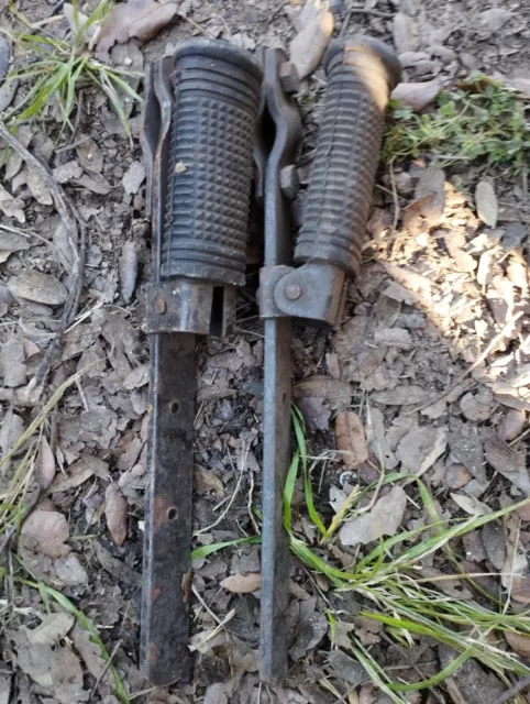 NOS Reposes pieds passager accessoire Motobécane Terrot Peugeot 125 175