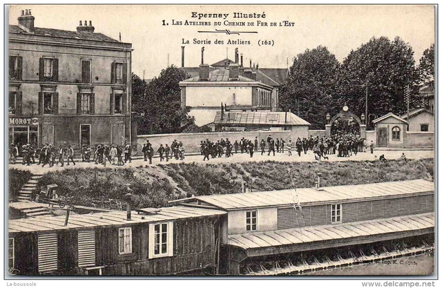 51 EPERNAY - sortie des ateliers du chemin de fer