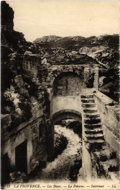 CPA LES BAUX-de-PROVENCE La Poterne - Interieur (1290248)