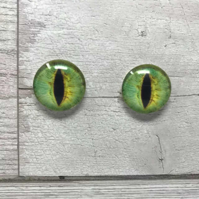 Green glass eyes great for needle felting, taxidermy, dragon cat eye(005)