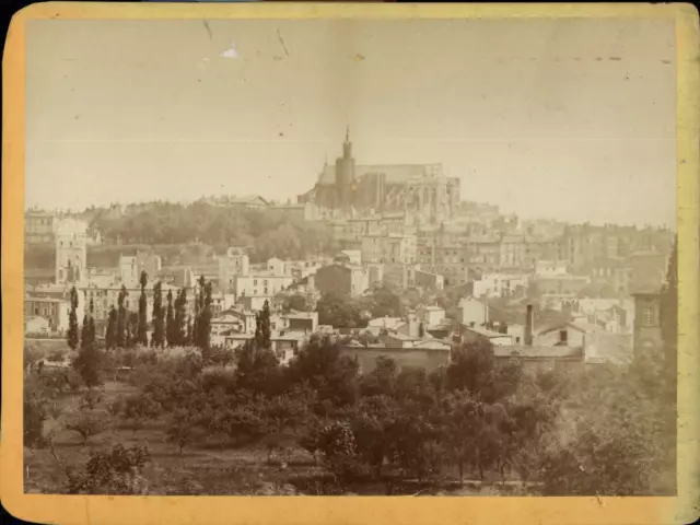 Clermont-Ferrand, la ville et la Cathédrale Notre Dame de l&#039;Assomption (ava