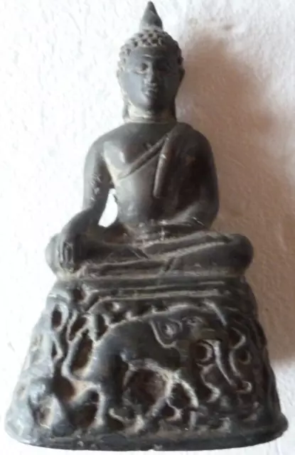 Bouddha Bhumisparsha Mudrā thaïlandais en bronze au socle décoré d'un éléphant