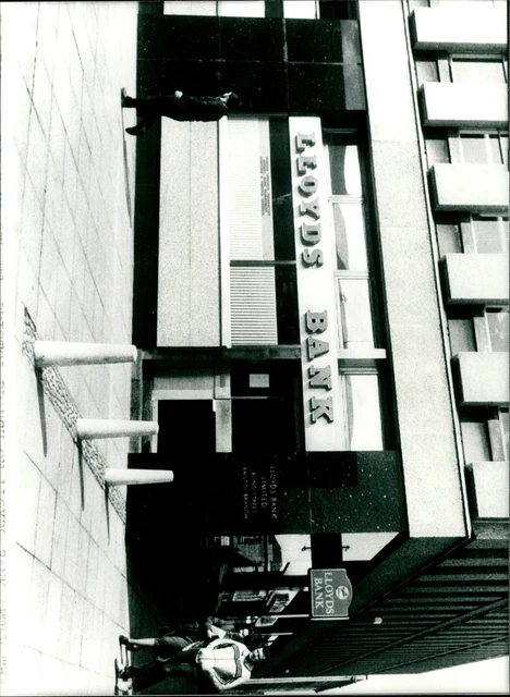 lloyds Bank , Bristol 1983 robbery:branch in bo... - Vintage Photograph 1875189