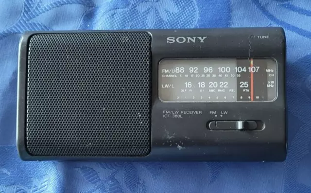 Petite Radio Portable Marque Sony Fonctionnel Fonctionne Avec Des Piles