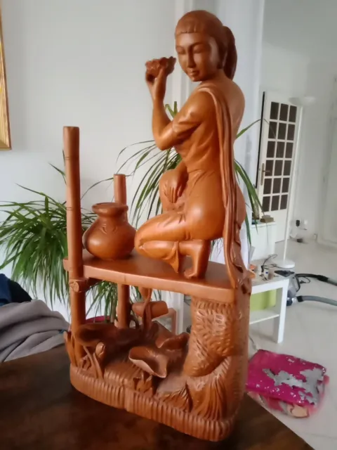 sculpture femme asiatique en bois