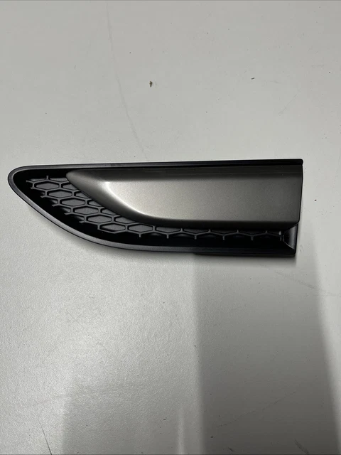 Discovery 4 Front Wheel Arch LR010631 LR010632 - Land Rover & Jaguar Discovery 4 Front Wheel Arch LR010631 LR010632 - Land Rover & Jaguar