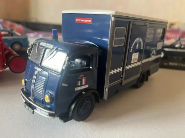 Vehicule Gendarmerie  - Camion Berliet  Gla - Transport  De Chevaux-- 1/43