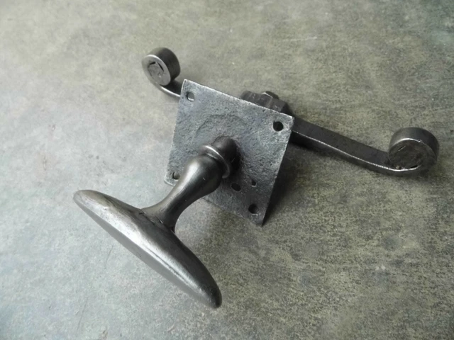 ANCIENNE POIGNÉE DE porte en fer forgé,serrure ferrure penture heurtoir