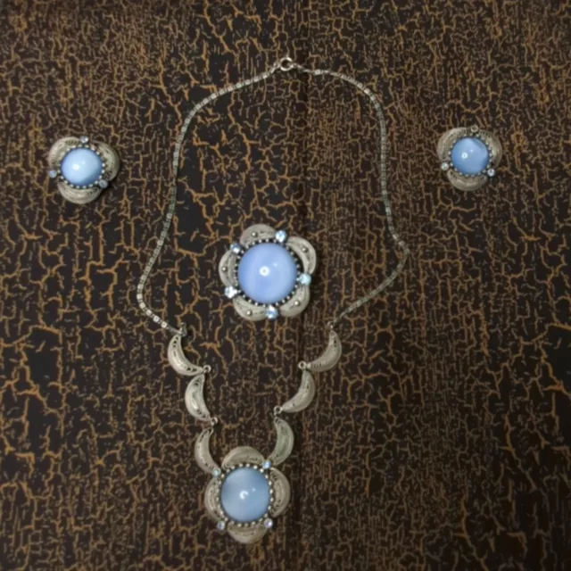 Vtg. Blue Glass Moonstone / Givre Necklace, Clip Earrings & Pin Brooch Parure