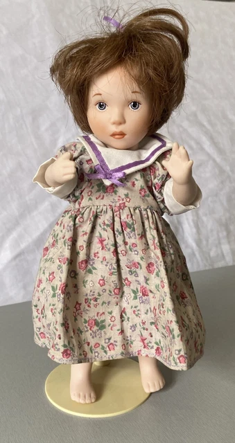 Épnglé par JOSYROSE75012 sur DOLLS SYLVA NATTERER | Robe de poupée, Poupée, Robe