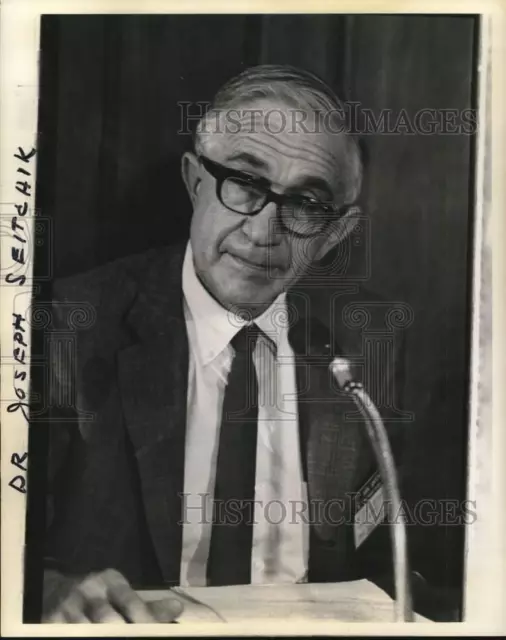 1974 Press Photo Dr. Joseph Seitchik, Chief of University of Texas Med School