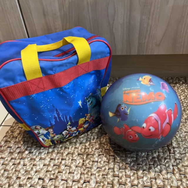 VERY RARE Disney Pixar FINDING NEMO Bowling Ball & RARE Disney Ball Carry Bag