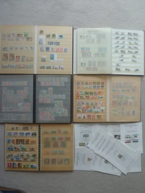 Briefmarken aus aller Welt in 5 Alben u. ETBs