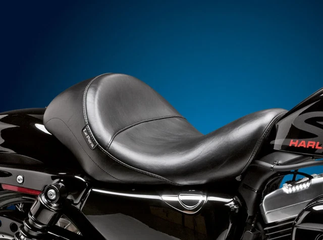 Le Pera Aviator Smooth Solo Seat Low Profile 4.5 Tank Harley 2004+ XL Sportster