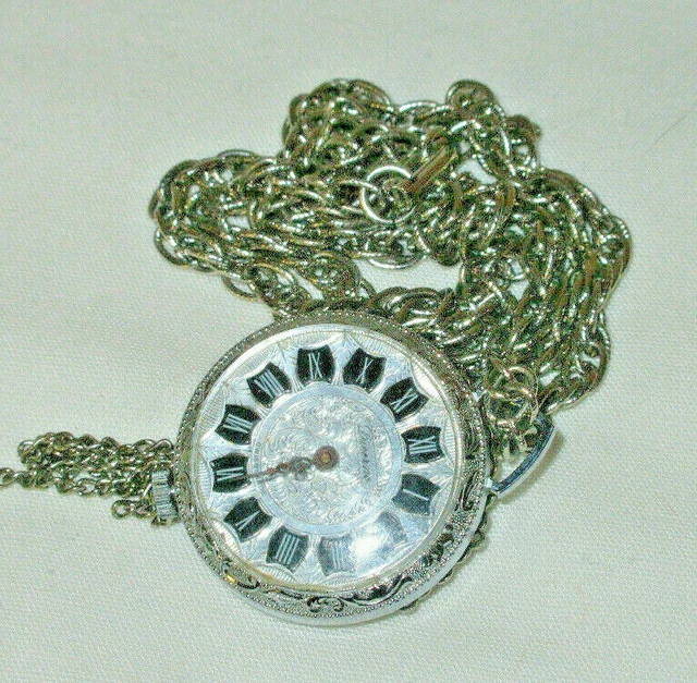 PRETTY SWISS MADE Lucerne Vintage Mechanical Wind Up Necklace Pendant
