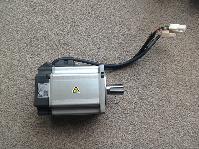 Moteur Servo AC Omron R7M-A75030-BS1 750W 3000RPM 2.39Nm - Neuf En Emballage D'origine