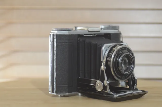 Cámara plegable Kodak Duo 620 con lente Kodak Anastigmat de 7,5 cm f/4,5. 2