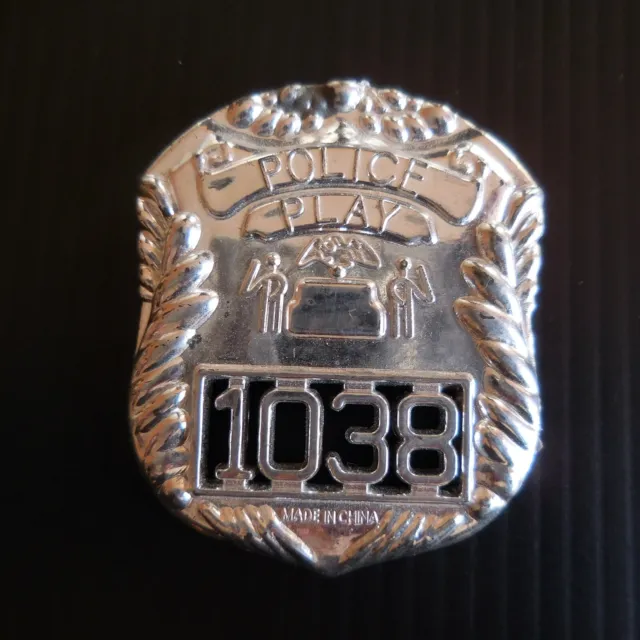Médaille plaque miniature POLICE PLAY 1038 vintage mode art collection XX N5291