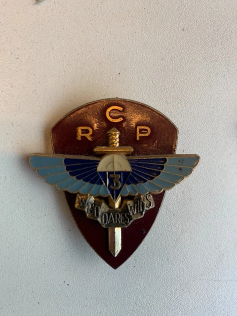 INSIGNE 1° REGIMENT DE CHASSEURS PARACHUTISTES - S.E.R . LICORNE