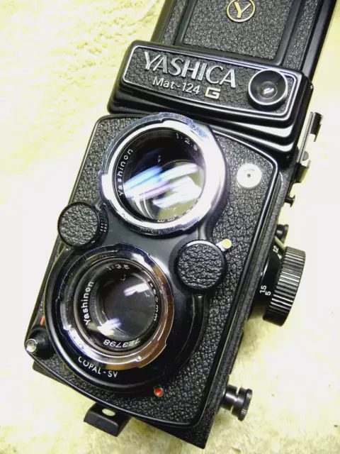 YASHICA Mat-124 G 124G TLR Twin Lens Reflex 6x6cm 120 FILM Camera. Medium Format