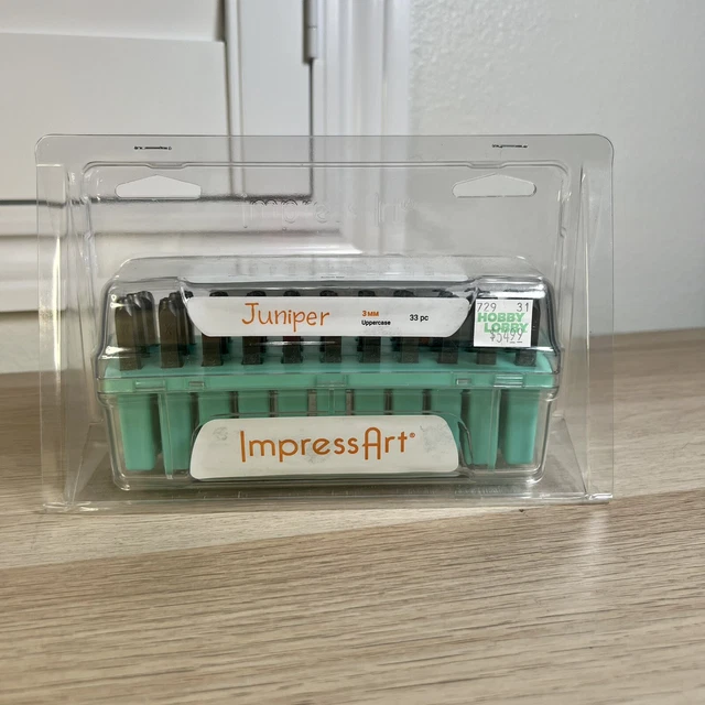 Nuevas estampillas de metal ImpressArt Juniper mayúsculas letras 3 mm - 33 piezas organizador