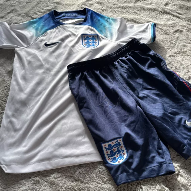Camicia e pantaloncini Nike bambini Inghilterra taglia media (10-12)