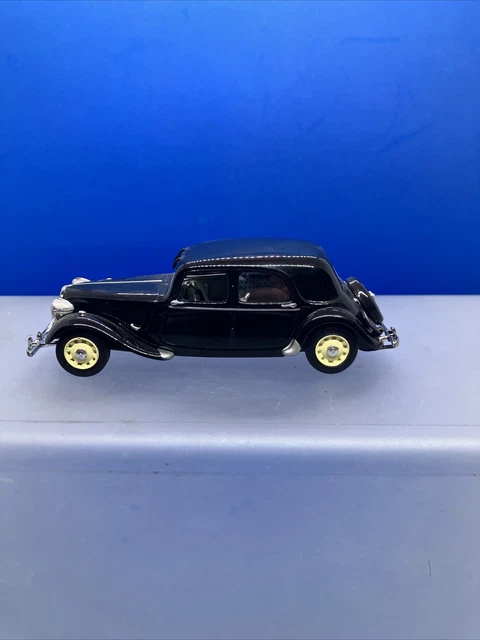Citroen Traction 15 Six G 1939 1/43 Universal Hobbies
