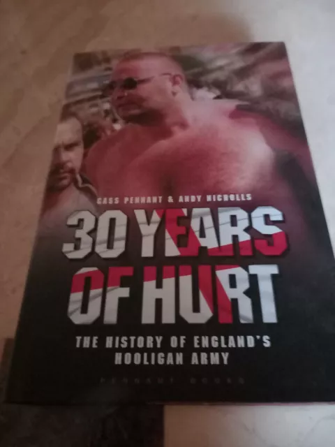 30 Years of Hurt: A History of England's Hooligan Army-Cass Pennant,Andy Nichol