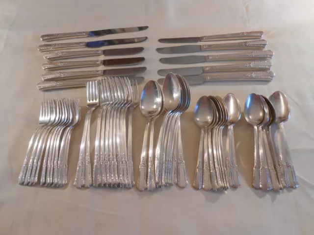 Wm Rogers "Treasure" Silverplated Grille Set - Service For 8+
