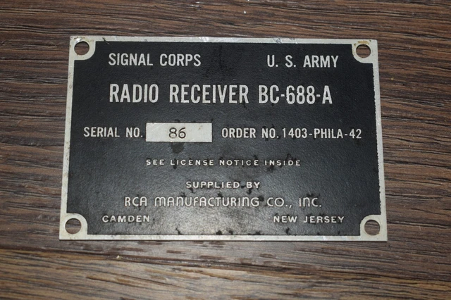Vintage Wwii Signal Corps. Radio Receiver Badge Bc-688-A Rca U. S. Army