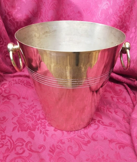 Seau à champagne à deux anses en métal argenté. Orfèvre: GEL - Lot 175