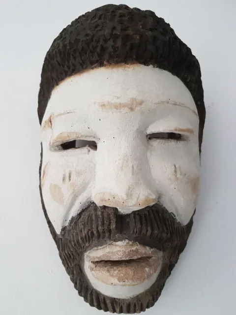 African mask man . Masque africain