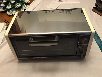 Black & Decker Spacemaker Under Cabinet Toast-R-Oven TRO Works