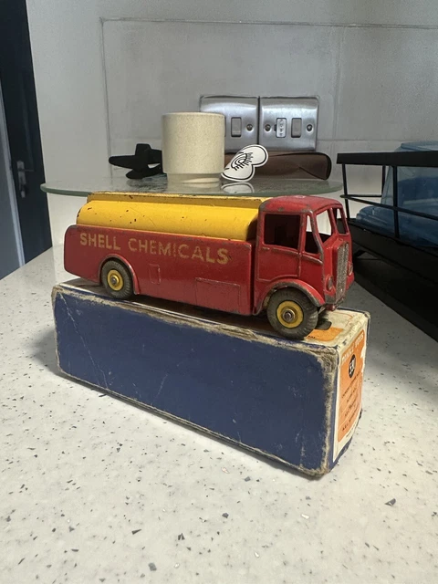 Dinky Toys 591 A.E.C. Tanker 'Shell Chemicals' - Diecast