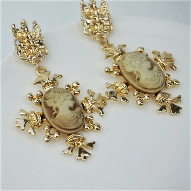 Orecchini A Perno In Oro Giallo 18k Con Giada Verde - Fatto A Mano Con Piccolo Gatto - 17x12 Mm - Regalo Elegante E Romantico - 4