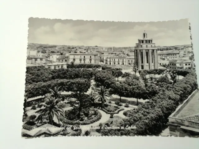 Cartolina 113) Siracusa - Giardini del Faro Siracusano e Pantheon dei Caduti