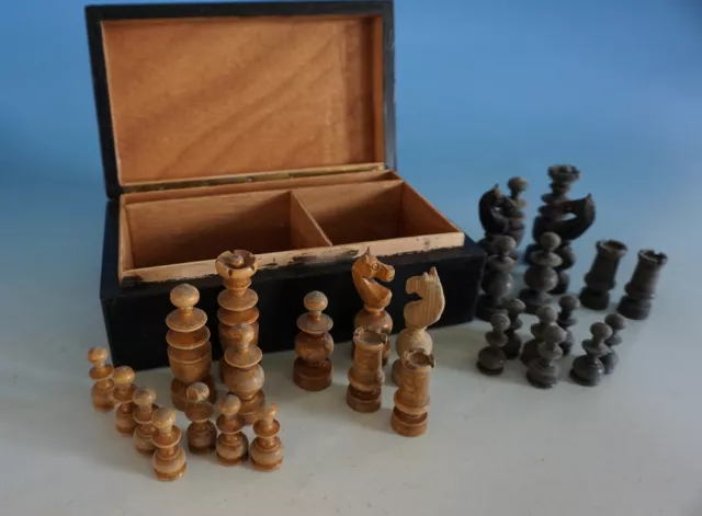 Alte Schachfiguren Schach Figur Holz gedrechselt mit Schatulle (F023-286)