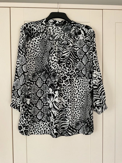 Beautiful Plus Size Ladies Black & White Blouse, Size 2224.